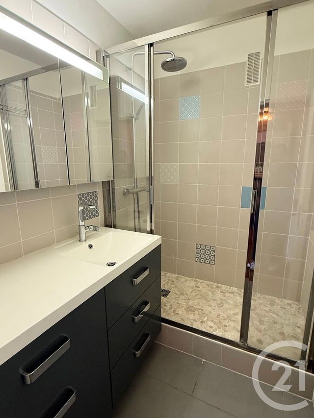 Appartement F3 à vendre - 3 pièces - 65.83 m2 - PARIS - 75018 - ILE-DE-FRANCE - Century 21 L'Immobilier De Confiance